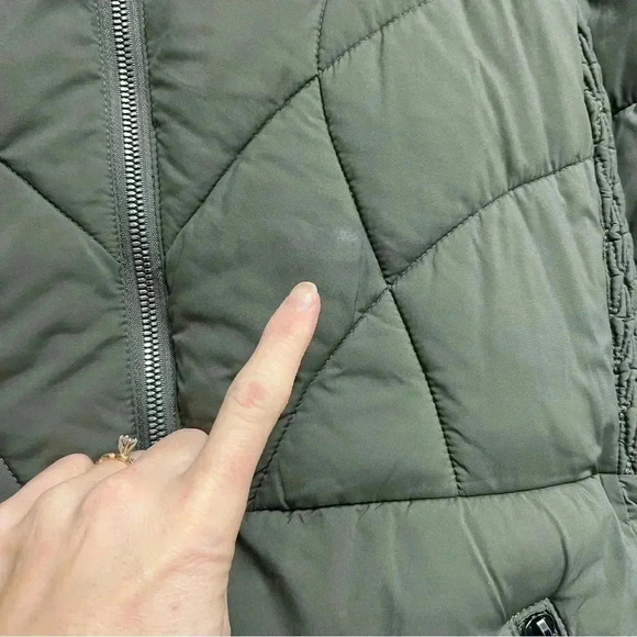 BERNARDO Women's Packable Zip Puffer Jacket with Pillow Collar Down Alternative - Picture 4 of 12